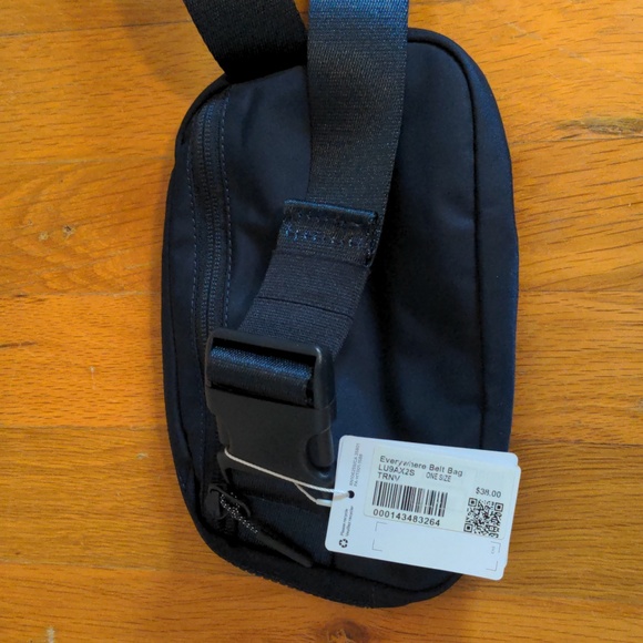 Lululemon NFL Denver Broncos Everywhere Belt Bag - Picture 4 of 9
